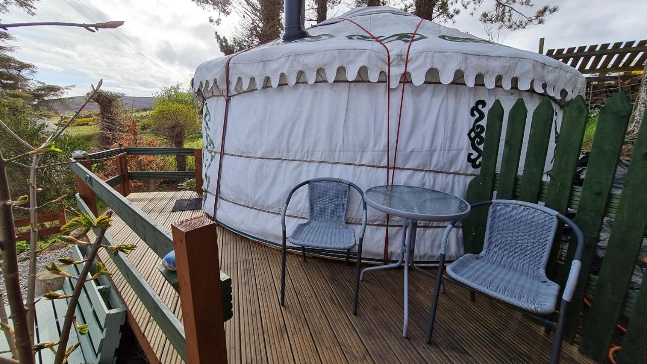 The Tall Pines Yurt เฮล์มสเดล ภายนอก รูปภาพ
