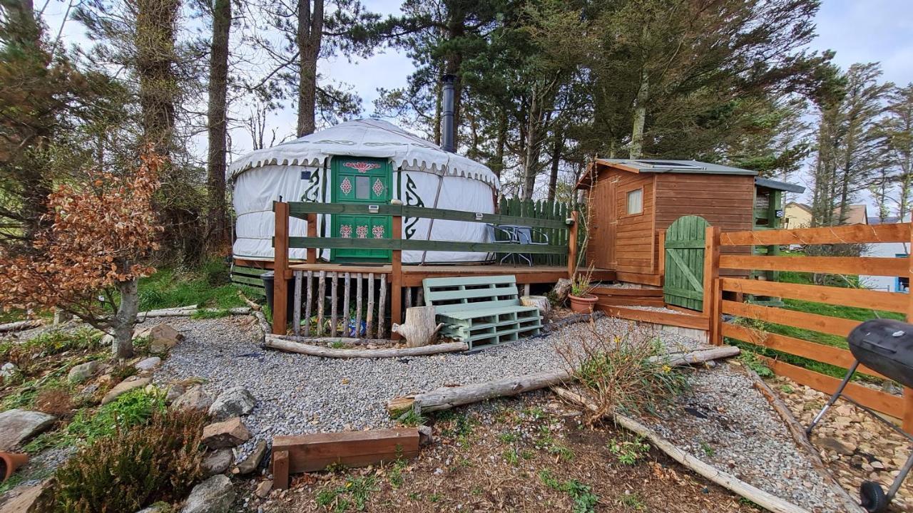 The Tall Pines Yurt เฮล์มสเดล ภายนอก รูปภาพ